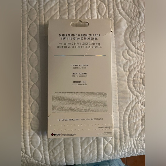 Outter Box Protection Alpha Glass Engineered to Endurance 2x - 13 and 13 Pro - Picture 2 of 3